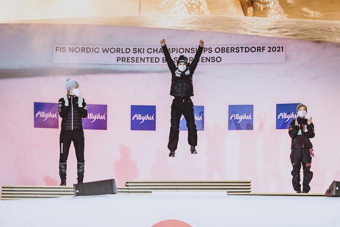 Ema Klinec je na zadnjem svetovnem prvenstvu postala svetovna prvakinja na srednji skakalnici. | Foto: Sportida