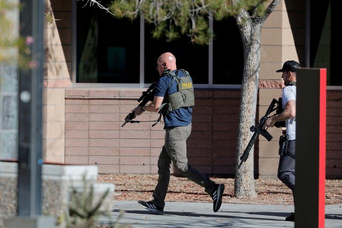 streljanje, ZDA, univerza, Las Vegas | Tudi v tem primeru motiv za napad ostaja neznan. Policija je sicer objavila, da je bil osumljenec lani aretiran zaradi nasilja v družini, poročajo ameriški mediji. | Foto Reuters