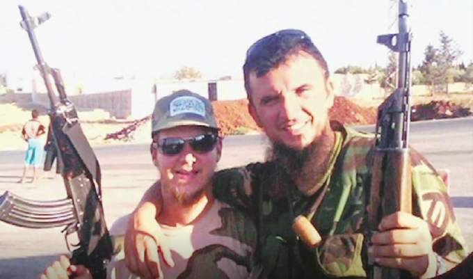 Rok Žavbi (na sliki levo) se je v preteklosti boril tudi v Siriji, od koder se je vrnil leta 2013. | Foto: Planet TV