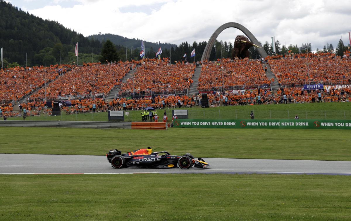 Red Bull Ring Max Verstappen | Max Verstappen je zmagal pred oranžno obarvanimi tribunami Red Bull Ringa. | Foto Reuters