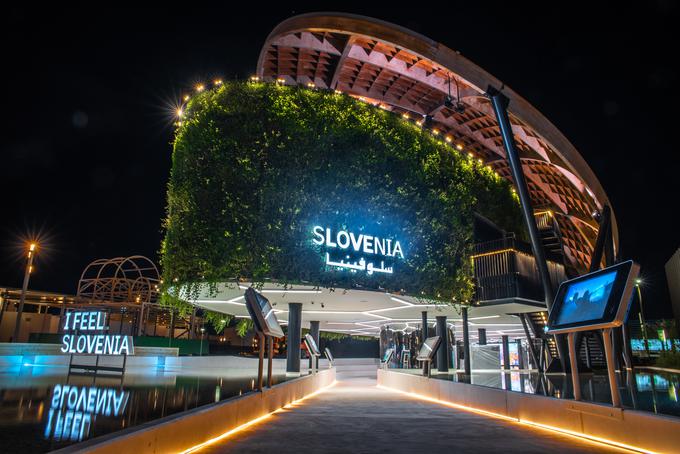 Tudi ob slovenskem paviljonu ima noč svojo moč. | Foto: Spirit Slovenija