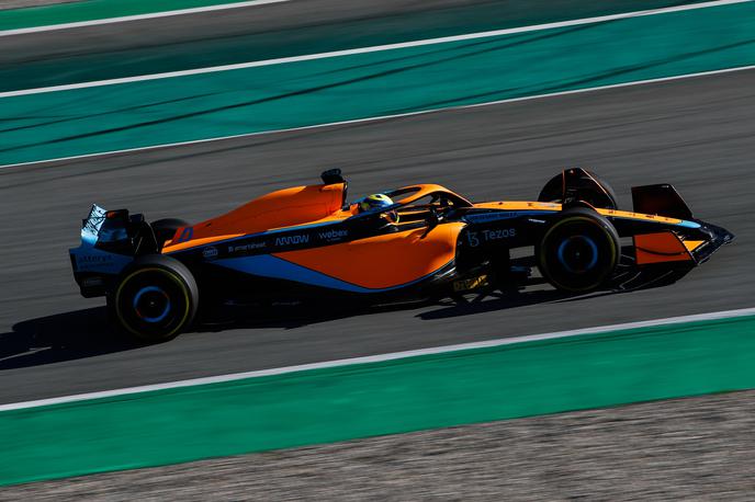 Norris McLaren 2022 | Lando Norris je z novim mclarnom v Barceloni na asfalt zapeljal že v ponedeljek. | Foto McLaren Racing
