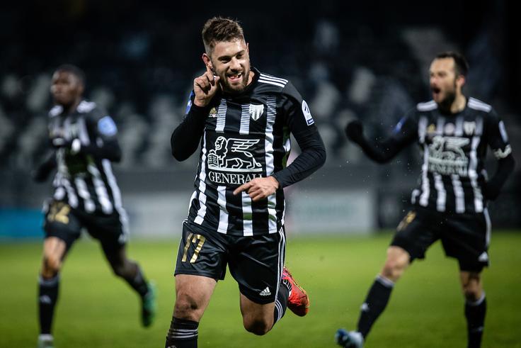 Amadej Maroša, nekdanji ljubljenec navijačev Mure, bo danes skušal prekrižati načrte črno-belim. | Foto: Blaž Weindorfer/Sportida