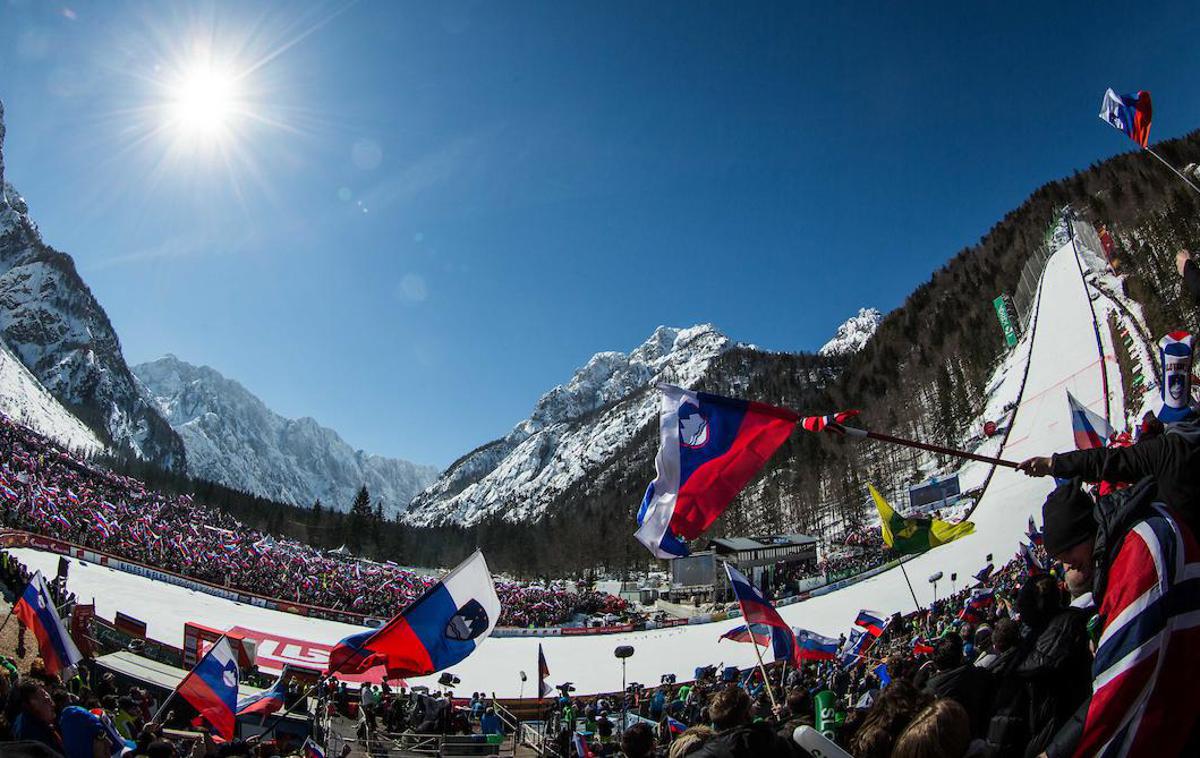 Planica navijači, letalnica bratov Gorišek | Navijači si želijo čim daljših poletov, v Planici upajo, da bi čez tri leta lahko tam leteli proti 270 metrom. | Foto Vid Ponikvar/Sportida