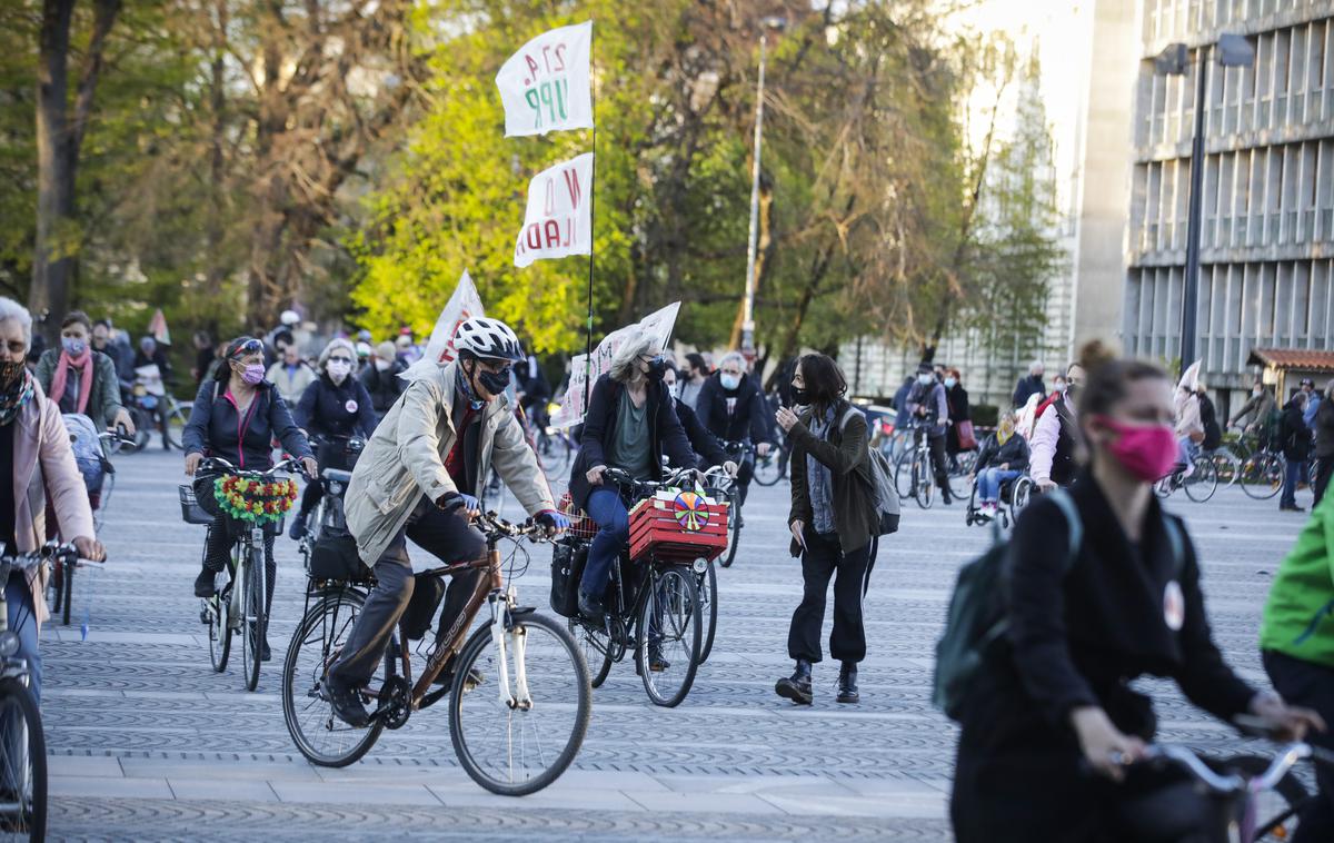 Petkovi protesti | Prizor z enega od tako imenovanih petkovih kolesarskih protestov. | Foto STA