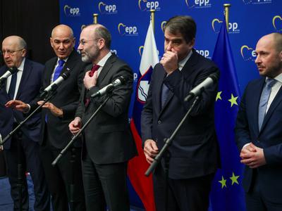 S&D in Renew kritični do udeležbe evropskih komisarjev na novinarski konferenci EPP v Ljubljani