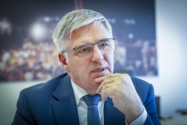 "Ljudje bomo odločali o tem, ali želimo živeti bolje in dobiti več v svoje denarnice. Verjamem, da se interventni zakon v 80 odstotkih nanaša na vsakega izmed nas, državljank in državljanov, v 20 odstotkih pa tudi na podjetja." | Foto: Ana Kovač