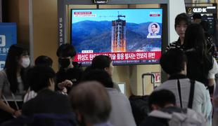 Severnokorejska raketa s satelitom strmoglavila v morje #video