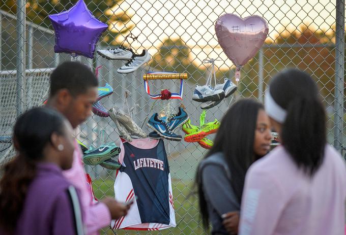 Trinity je obiskovala srednjo šolo Lafayette, kjer so se v noči na torek zbrali mnogi in se poslovili od mlade športnice. | Foto: Reuters