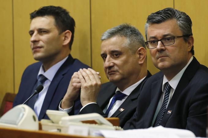 Božo Petrov (levo) zahteva odstop Tomislava Karamarka, premier Tihomir Orešković pa je oba pozval, naj zapustita svoja položaja. | Foto: 