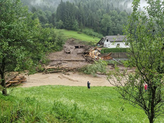 Zaradi prekinjenih komunikacijskih kanalov podatki o pravih razsežnostih posledic poplav v Črni na Koroškem še niso znani, so pa najverjetneje katastrofalne. | Foto: Gasilci Črna na Koroškem