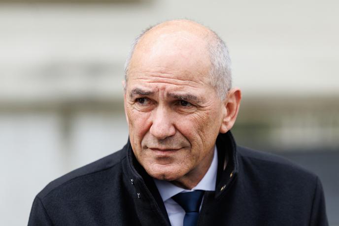 Janša še vedno čaka na uradne izide, pri štetju glasovnic iz tujine bo prisoten predstavnik SDS