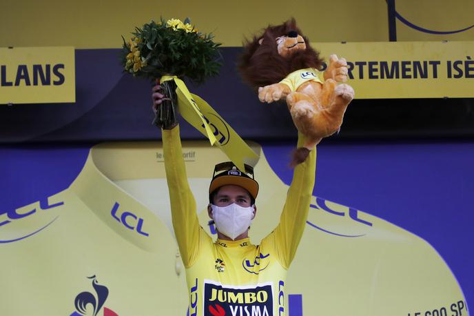 Primož Roglič | Primož Roglič ostaja v rumenem tudi po 16. etapi. | Foto Reuters