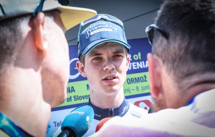 Jakob Omrzel: nadarjeni slovenski mladenič piše svojo pot