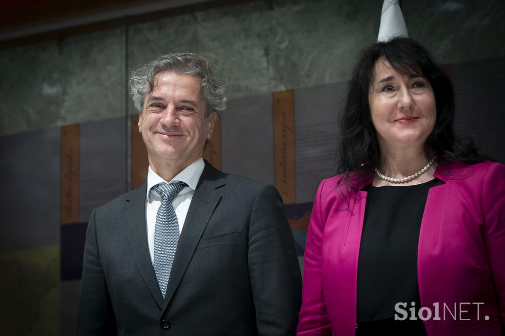 Nataša Pirc Musar bo v DZ zaprisegla kot nova predsednica republike Slovenije, dogodka se bo udeležil tudi predsednik vlade Robert Golob