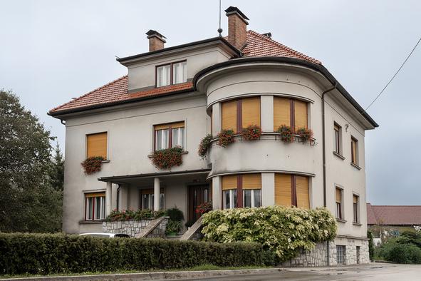 Kako je geotermalna toplotna črpalka Atlas ogrela staro vilo v Logatcu