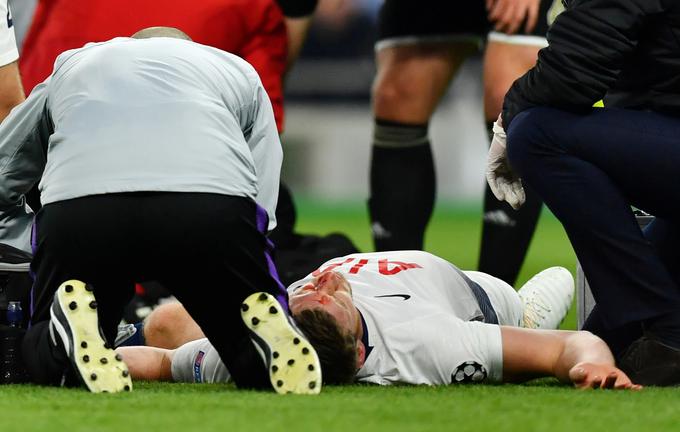 Jan Vertonghen je prejel udarec v obraz in poskušal nadaljevati, a ga je v 38. minuti zamenjal Moussa Sissoko. | Foto: Reuters