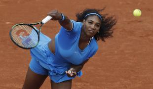 Serena Williams odločno koraka proti rekordu, Slovenki polovično uspešni