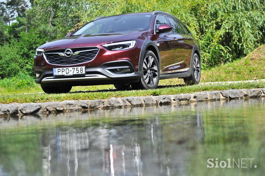 Opel insignia country tourer