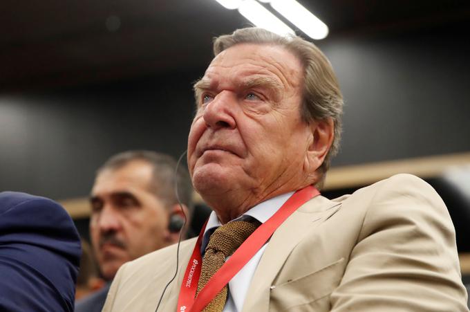V svojem govoru je Scholz tudi izrazil naklonjenost možnosti, da bi nekdanji kancler Gerhard Schröder deloval kot posrednik v sporu z Rusijo glede dobave plina. | Foto: Reuters