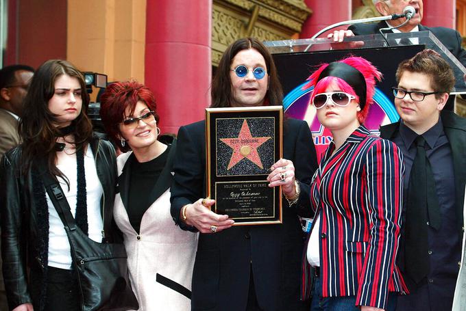 Aimee, Sharon, Ozzy, Kelly in Jack Osbourne leta 2002 na Hollywoodskem pločniku slavnih. | Foto: Guliverimage/Vladimir Fedorenko