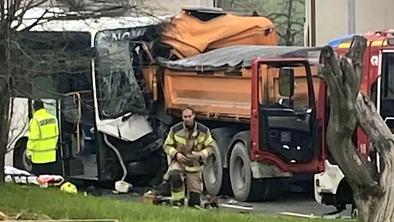 Huda nesreča v Jurki vasi pri Straži terjala smrt voznika avtobusa