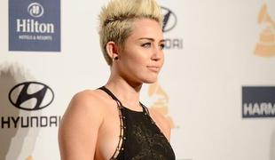 Miley Cyrus brez zaročnega prstana