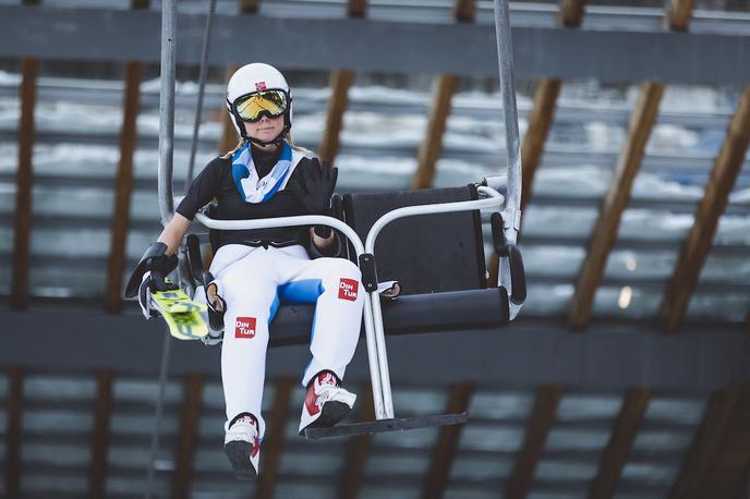 Maren Lundby | Zvezdnica smučarskih skokov Maren Lundby, ki se je po izpuščeni olimpijski sezoni vrnila v skoke, pravi, da je že to, da je bila del tekem na srednji skakalnici, njena velika zmaga. | Foto Sportida