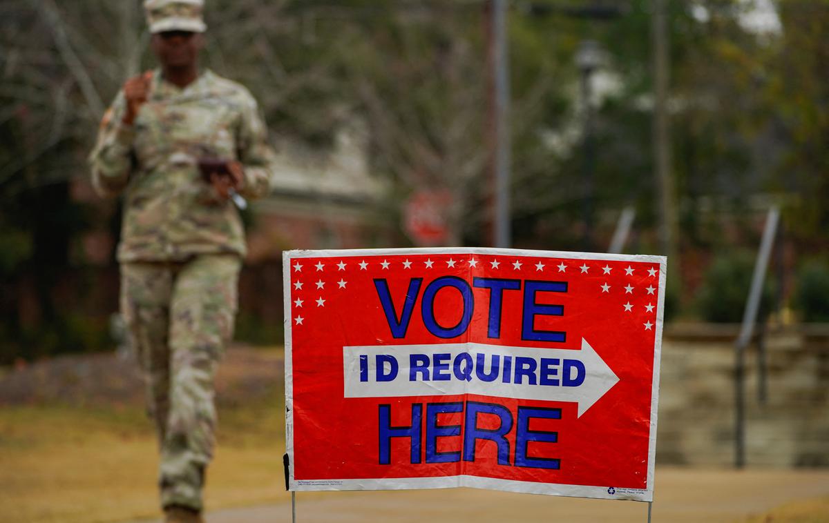 volitve, Georgia, ZDA | Volišča so se odprla ob sedmih zjutraj po krajevnem času. Predčasno je svoje glasove oddalo okrog 1,9 milijona volivcev, večinoma demokratov. Večja republikanska udeležba pa se obeta danes. | Foto Reuters