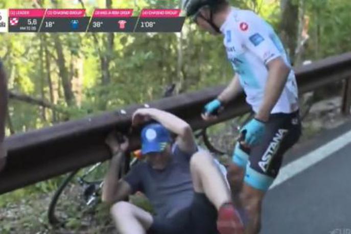 giro lopez navijač | Navijač, ki je v predzadnji etapi letošnjega Gira s kolesa po nesreči sklatil Kolumbijca Miguela Angela Lopeza, globoko obžaluje dogodek in se opravičuje za incident. | Foto zajem zaslona