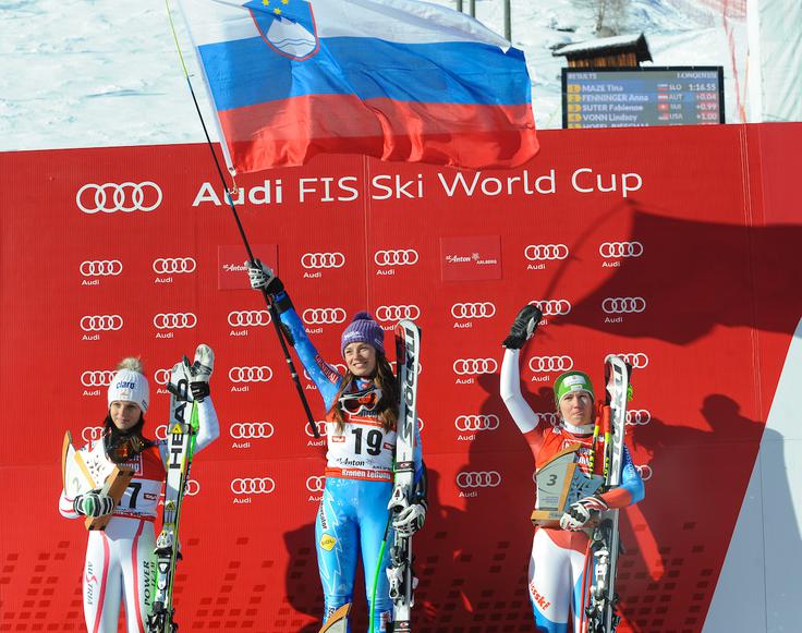 Spomin na superveleslalom v St. Antonu 2013: medtem ko sta se Tina Maze in Fabienne Suter že poslovili, se Anna Vetih ubada z rehabilitacijo. | Foto: Reuters