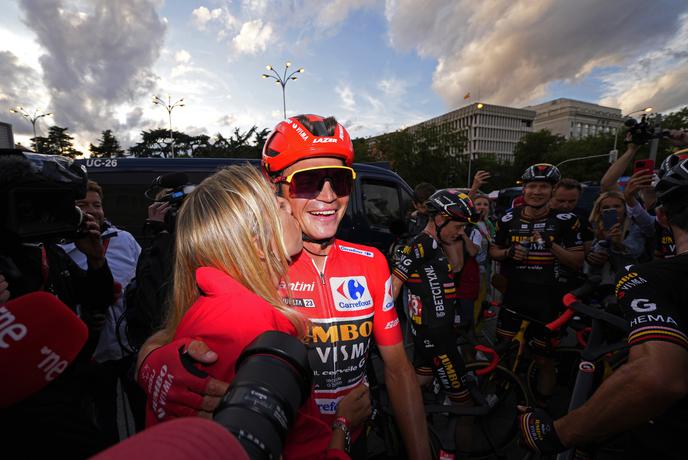 Sepp Kuss bo postal očka