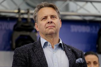 Vesel pred predstavitvijo v DZ opravil pogovore s SDS in NSi