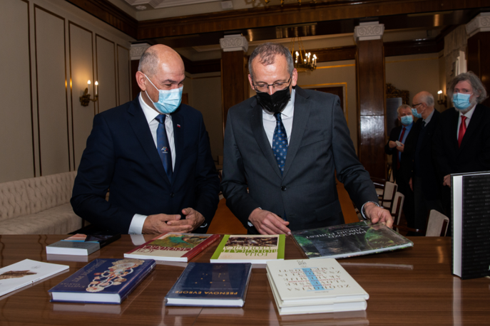 JANŠA | Predsednik Janez Janša se je v imenu vlade zahvalil za podporo znanosti in ukrepom, temelječim na znanosti, v spopadu z epidemijo covid-19. | Foto Twitter