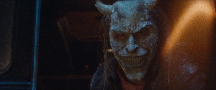 Črni telefon 2 Uporaba posnetkov super 8 je učinkovita in srhljiva, tako kot je bila že v filmu Poguba (Sinister), a je režiser vseeno morda pretiraval z njimi, saj je Črni telefon 2 postavil rekord v uporabi posnetkov super 8 v studijskem filmu. | Foto: Karantanija Cinemas