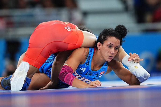 Vinesh Phogat | Po besedah njenega trenerja je bila Vinesh pretežka za približno sto gramov, poročajo tuji mediji. | Foto Guliverimage