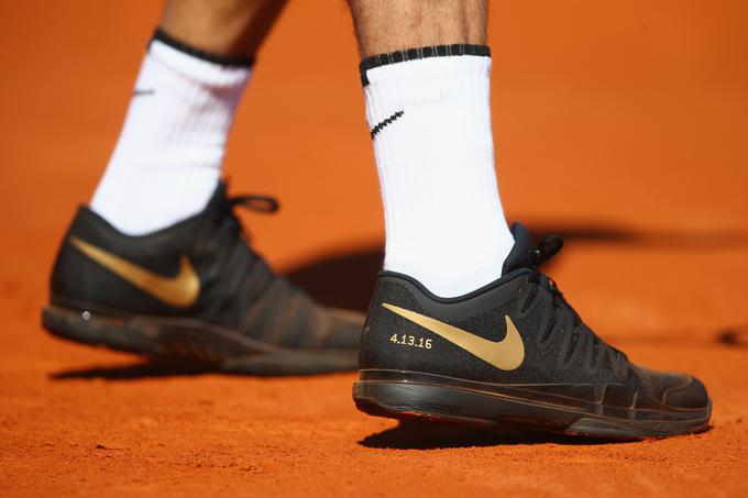 17-kratni grand slam zmagovalec Roger Federer v Monte Carlu nosi posebno obutev z datumom upokojitve Kobeja Bryanta. | Foto: Guliverimage/Getty Images
