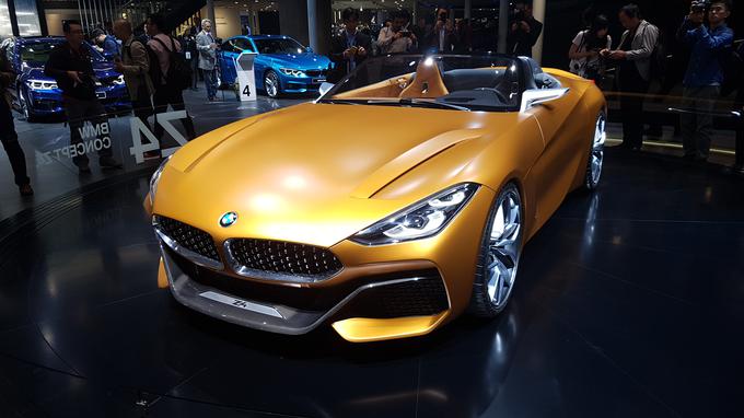 BMW s študijo Z4 Concept napoveduje prihod nove generacije premijskega športnika s premično streho. Atraktiven koncept, ki ga bodo izdelovali v avstrijski tovarni Magna Steyr, prinaša nekatere nove oblikovalske smernice nemške avtomobilske znamke. | Foto: Gregor Pavšič