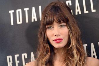 Jessica Biel se sprošča s pisanjem poezije