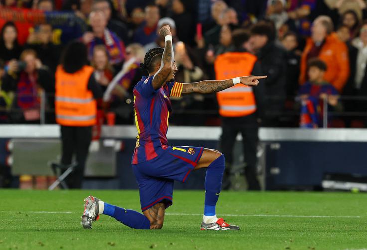 Brazilec Raphinha je popeljal Barcelono do zmage z dvema zadetkoma v zadnjih dobrih 20 minutah srečanja. | Foto: Reuters