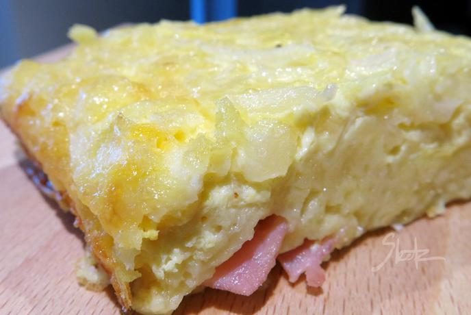 Predlog za hitro kosilo ali večerjo: pita s slanino in sirom