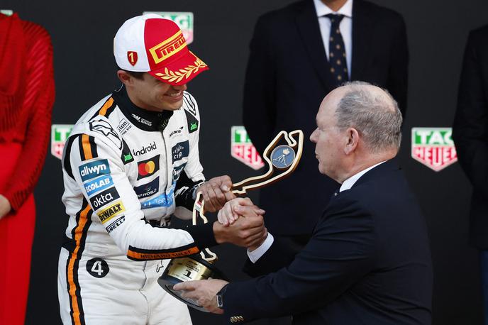 Monako Lando Norris | Ni večjega ponosa, kot ko dobiš pokal iz rok monaškega princa Alberta II. | Foto Reuters