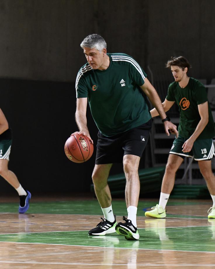 Zdaj znanje prenaša na košarkarje in opravlja individualne treninge. | Foto: Cedevita Olimpija/Tine Ružič