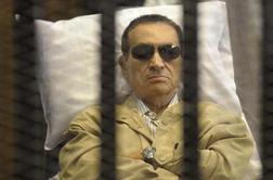 V izgredih na protestih zaradi oprostilne sodbe Mubaraku dva mrtva