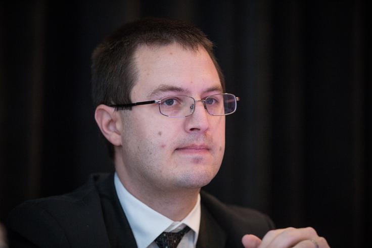 "Protekcionizem na splošno pomeni dojemanje sveta kot igro z ničelno vsoto - en naj bi vedno zmagal na račun drugega," pojasnjuje glavni Altin ekonomist Sašo Stanovnik. | Foto: Bor Slana