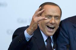 Berlusconi ob odhodu z vrha vlade z albumom ljubezenskih pesmi