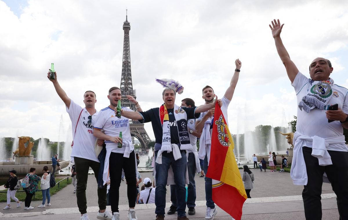 navijači Real Madrid Pariz | Bil je navijaški praznik v Parizu, a z veliko črno piko na začetku tekme. | Foto Reuters