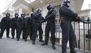Od začetka izgredov v Londonu aretirali skoraj 700 ljudi