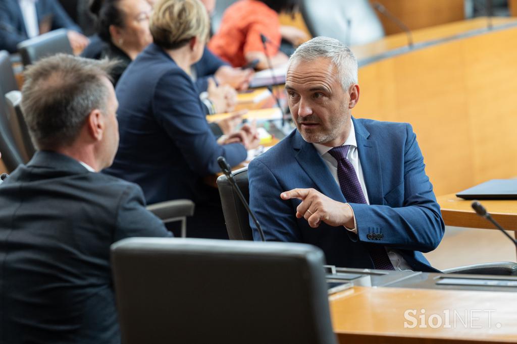 Drćavni zbor, Glasovanje, Janez Janša
