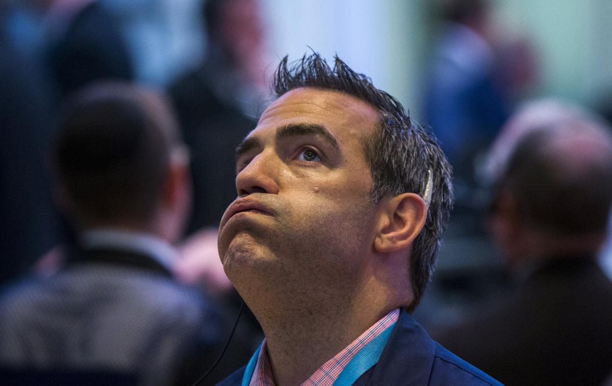 Wall Street | Vlagatelji v kriptovalute so se danes prebudili v "rdeče jutro". Za zdaj slabo kaže tudi na delniških trgih: rdeče namreč gledajo tako vlagatelji v Aziji in Evropi, razpoloženje pa je bilo danes slabo tudi ob odprtju newyorške borze.  | Foto Reuters